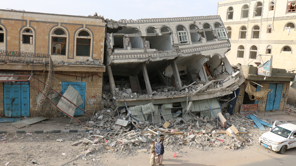 ‘Bombs fall from the sky day and night’: Civilians under fire in northern Yemen, 8 May 2015