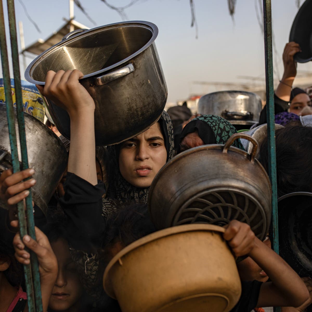 On blocked aid and traders’ transport dilemma